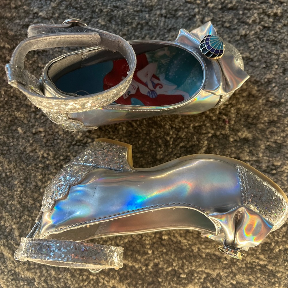 Kids dress up size 6 toddler Ariel heel. 
Disney Target. Brand new
Size 6